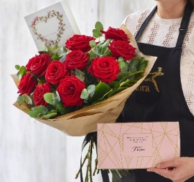 Hand tied bouquet anniversary gift set
